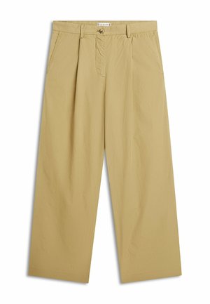 Beige bukser med vide ben, forplisseringer foran, sidelommer, bæltestropper og knaplukning ved taljen.