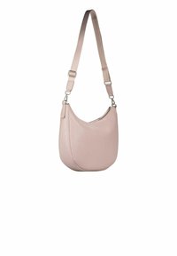 Sac à bandoulière en cuir rose doux avec une forme arrondie, une sangle réglable et des détails en métal argenté. Fermeture sécurisée par fermeture éclair sur le dessus.