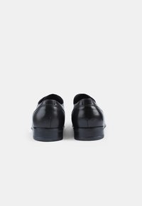 Bata Cipele s vezicama - nero