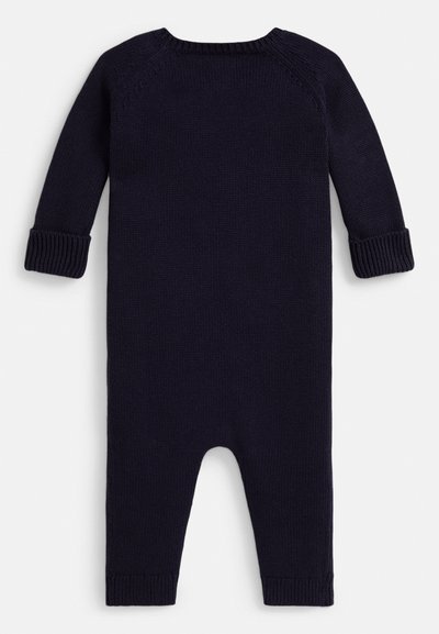 Ναυτικό μπλε ολόσωμο πλεκτό με μακριά μανίκια, ριμπ μανσέτες και στρογγυλή λαιμόκοψη. Διαθέτει σχέδιο χωρίς πόδια για ευκολία στην κίνηση.