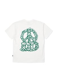 Bílý bavlněný tričko s grafickou květinovou mírovou značkou na zádech, kolem které je text uspořádán do kruhového formátu.