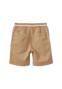 Shorts kaki avec une taille élastique et un détail rayé contrasté, comportant deux poches arrière et un tissu lisse et léger.