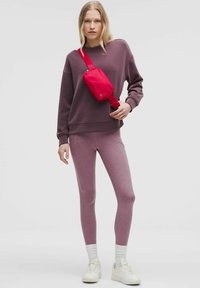 lululemon Everywhere Belt Bag - Heuptas - pink dragonfruit