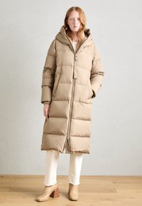 Marc O'Polo PUFFER COAT WITH HOOD SIDE SLITS WITH ZIPPER WELT POCKETS BACKPACK BELTS - Dūnu mētelis - soft mocca