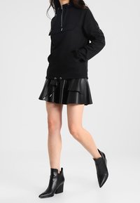 Urban Classics Hoodie - black
