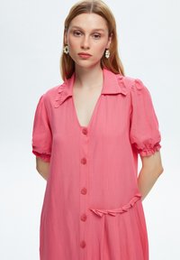 adL FRONT BUTTONED FRILLED  - Blusenkleid - pink