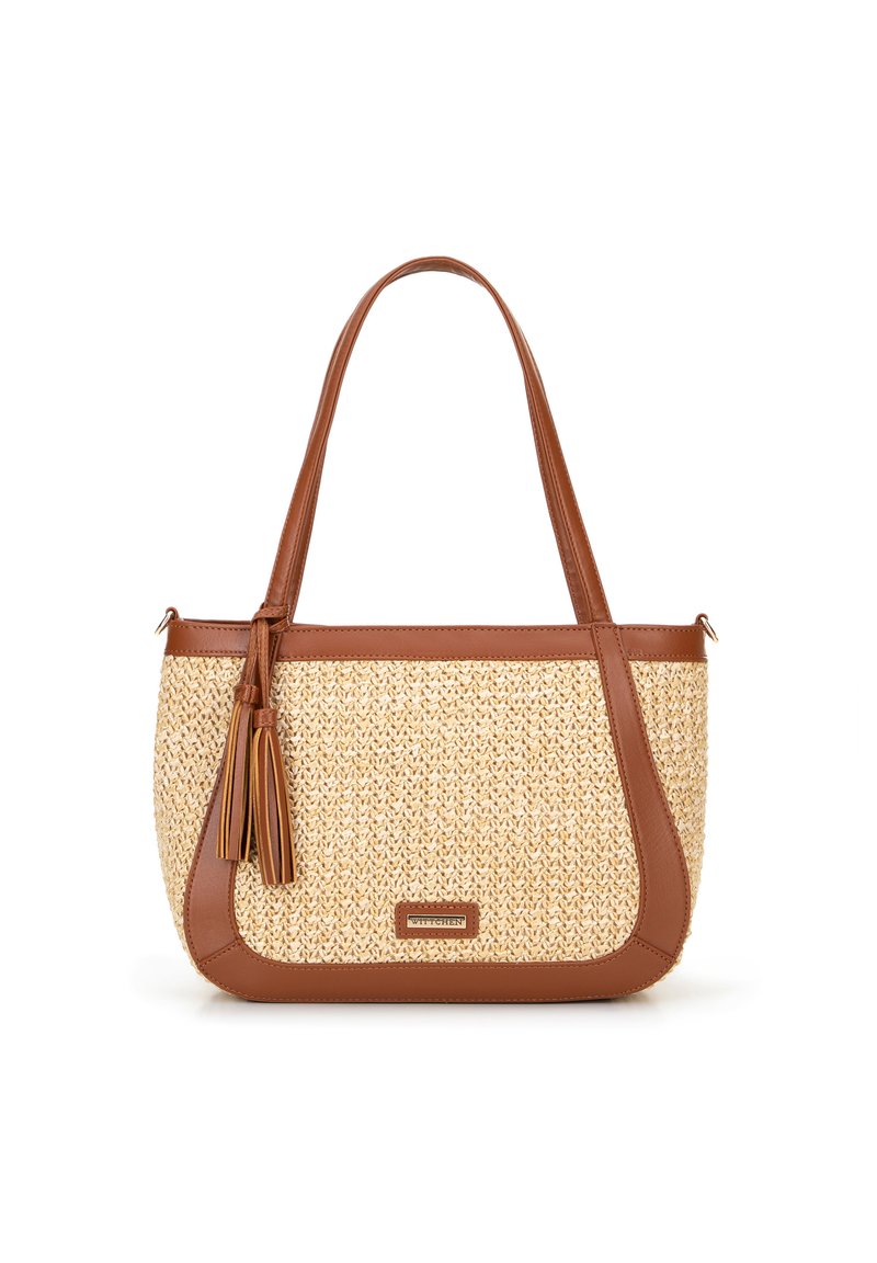 Woven straw handbag z brązowymi skórzanymi akcentami, charakteryzująca się zarysowanym kształtem, zamknięciem na zamek oraz ozdobnymi frędzlami po bokach.