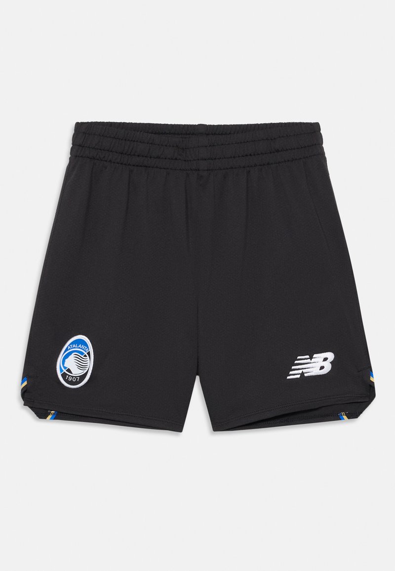 Calções de basquetebol pretos com o emblema do clube de futebol Atalanta na perna esquerda e o logo da New Balance em branco na perna direita, com um cós elástico e pequenos detalhes azul-amarelos.