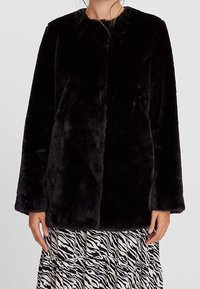 Stradivarius Zimní kabát - black