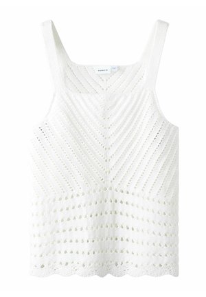 Hvid strikket tanktop med brede stropper, der har et chevronmønster, åben vævning og bølget kantdetalje. Fremstillet af tekstureret garn.