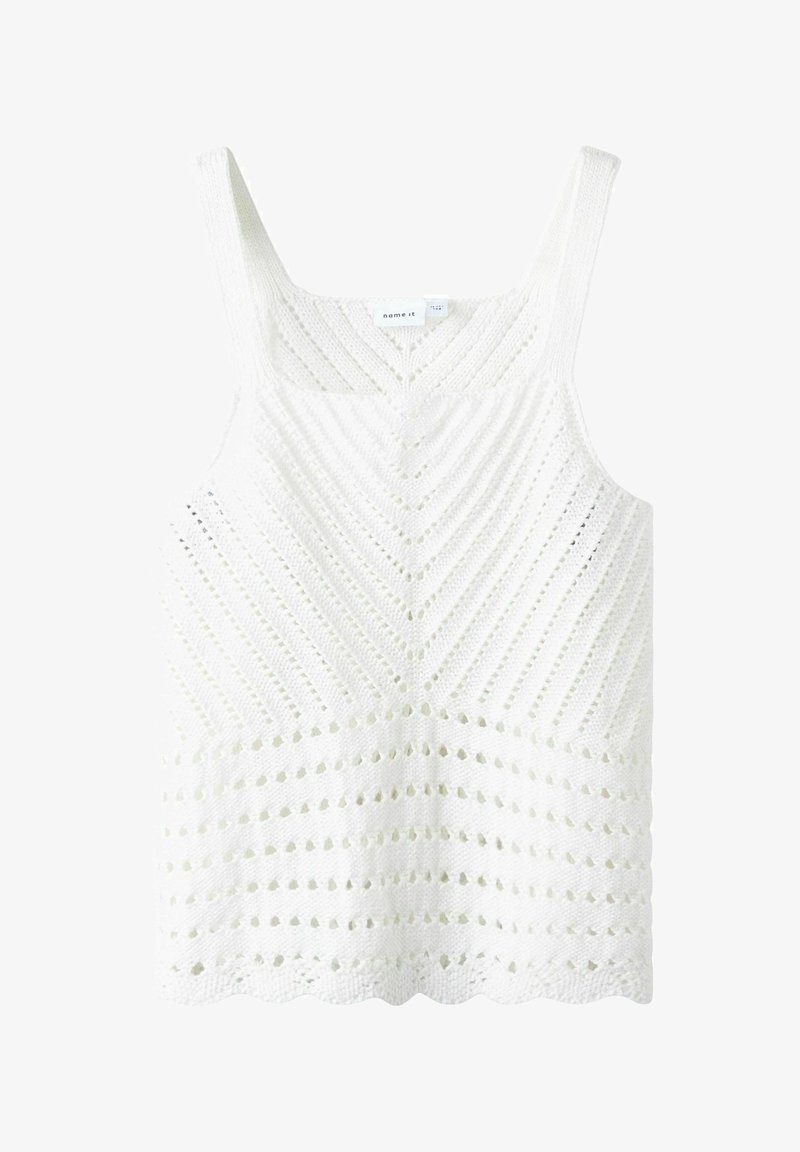 Valkoinen neulottu hihaton paita, jossa on leveät hihnat, ja joka esittelee viistokuvioita, avointa kudontaa sekä aaltoilevaa helmaa. Valmistettu tekstuuriraskasta langasta.