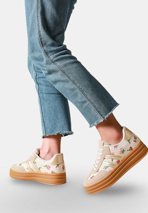 Baskets basses - gold