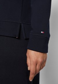Tommy Hilfiger Felpa con cappuccio - marine