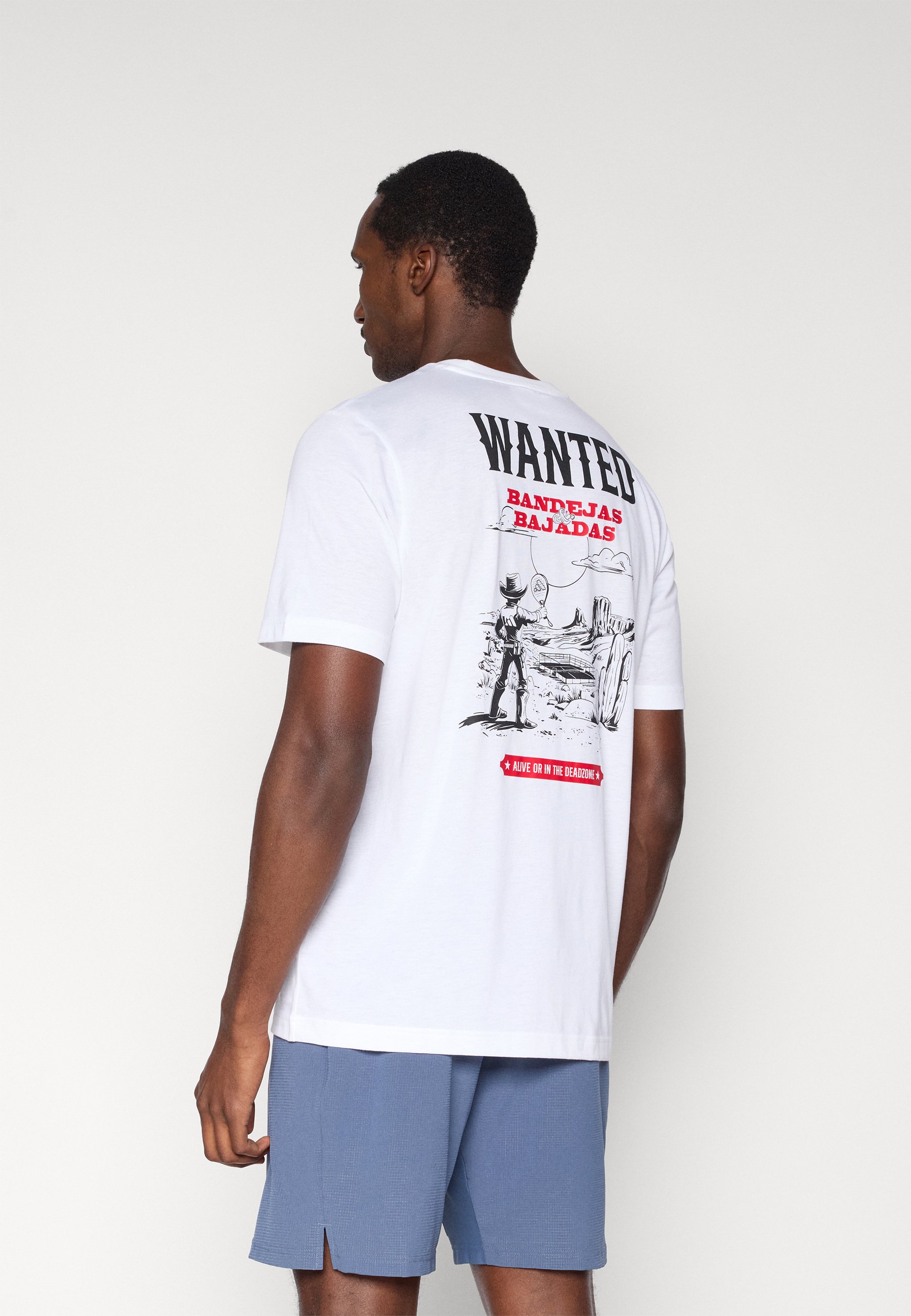 ショルダーパッド 25 S ホワイト/レッド adidas Performance PADEL WANTED GRAPHIC - Sports T-shirt - white