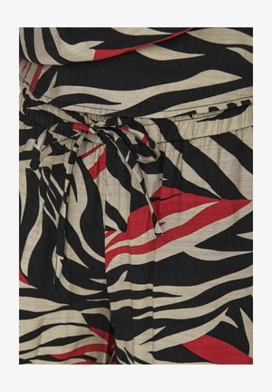 Czarna, kość słoniowa i czerwona tkanina z wyraźnym wzorem w zebrę. Pas jest wyposażony w regulowany sznurek do dopasowania. Tekstura wydaje się lekka.