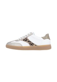 Weiße Sneaker mit metallischer Spitze, Leopardenmuster an der Seitenpartie und beige Akzente; strukturierte Rückendetails und Gummisohle.