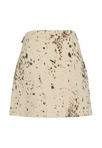 Jupe en coton beige à coupe évasée, ornée d'un motif éclaboussé en brun foncé et noir. Texture lisse avec une ceinture contrastante.