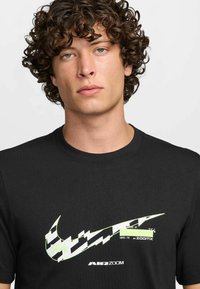 Nike Performance - Koszulka sportowa