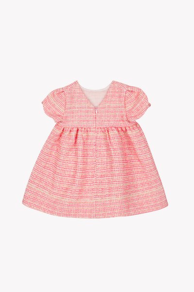 Ροζ καρό φόρεμα με κοντά φουσκωτά μανίκια, V-λαιμόκοψη και σφιγμένη μέση. Το ύφασμα έχει υφαντό σχέδιο με υφή και κλείνει με φερμουάρ.