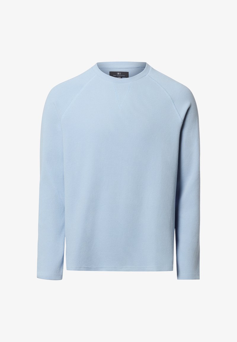 Jasnoniebieski sweter z długim rękawem, o okrągłym dekolcie i teksturowanej dzianinie, prezentowany na białym tle.