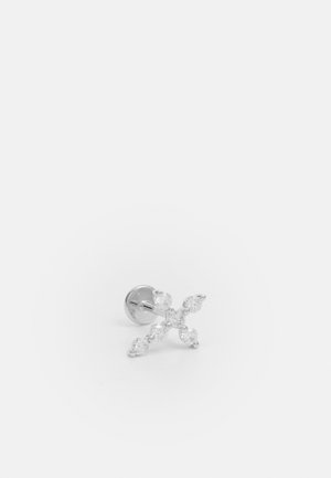 Sølvstud ørering i "X" form, prydet med klare ædelsten i en metallisk ramme for ekstra kontrast og tekstur.