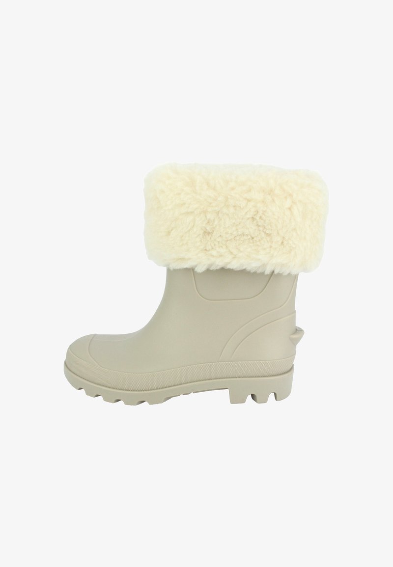 Beige waterdichte laars met een getextureerd rubberen lichaam en een fluffy crèmekleurige nepbont boord, voorzien van een robuuste zool en een trekstrip aan de achterkant.