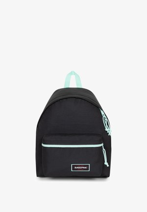 Zaino nero dalla forma arrotondata, con dettagli color menta, una tasca frontale e spallacci regolabili. Realizzato in tessuto resistente.