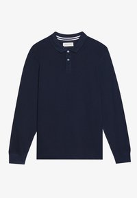 Mörkblå långärmad polo skjorta i mjukt tyg, med en knäppt krage och kontrasterande ränder på den inre kragen.