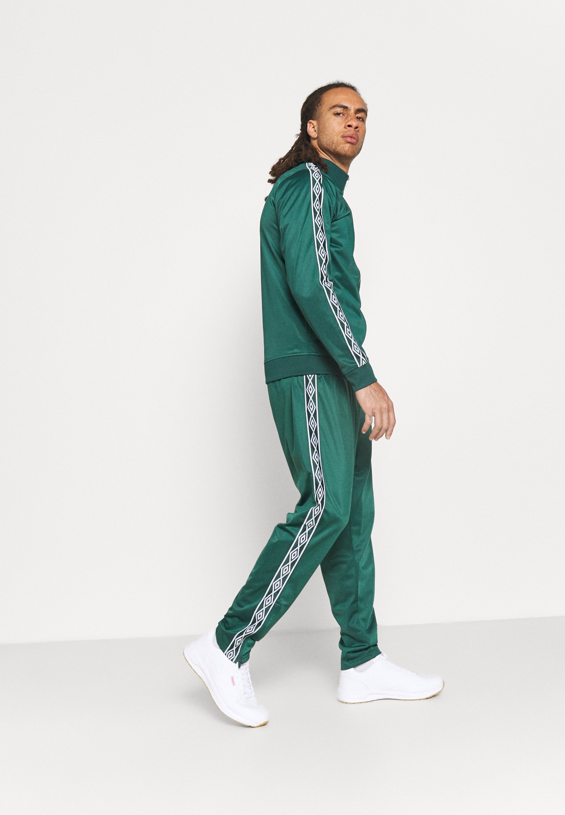 umbro green tracksuit - Pikaron Construction