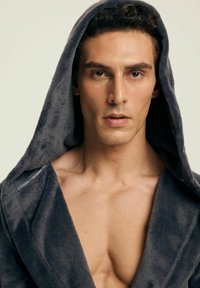 Gray, hooded robe made of plush fabric. Features a shawl collar and a single, visible label on the left side. Smooth texture and relaxed fit.