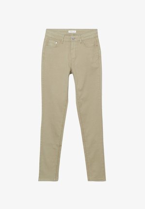 Jean slim beige avec une texture lisse, comportant cinq poches, une fermeture à bouton à l'avant et des détails de couture discrets.