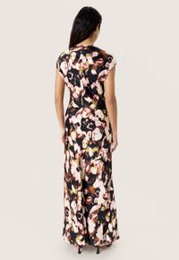 Soaked in Luxury SOAKED IN LUXURY - Maxi šaty - chocolate autumn leaves
