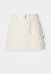 Beige denim rok met een aansluitend ontwerp, twee voorkruiszakken en metalen knoopsluitingen. Gladde textuur en boven de knie lengte.