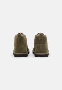 UGG NEUMEL - Botins de atacadores - burnt olive
