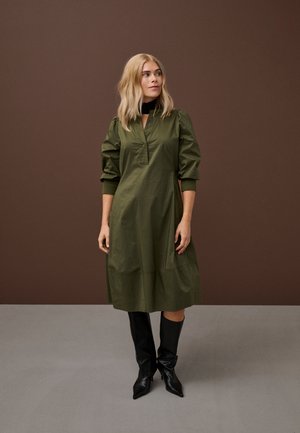 Culture CUANTOINETT 3/4 SLEEVE DRESS - Blusenkleid - burnt olive