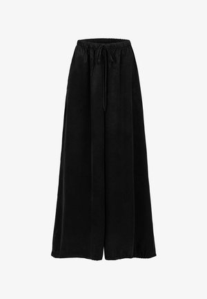 Czarne spodnie z szerokimi nogawkami, elastycznym pasem i sznurkiem, wykonane z miękkiego, lejącego się materiału.
