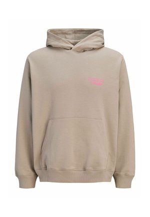 Bež dukserica s kapuljačom i džepom kengur, s malim ružičastim natpisom "ORIGINALS Studio" na lijevoj strani prsa.