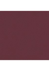 Texture de tissu bordeaux uni avec de subtiles taches bleues et violettes uniformément réparties sur la surface.