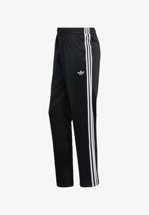 Czarne spodnie sportowe wykonane z gładkiej tkaniny, z trzema białymi paskami po bokach i małym logo na lewej udzie.