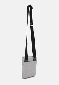 Guess VEZZOLA - Skuldertasker - white/grey