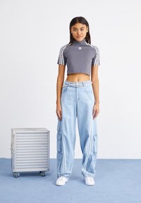 adidas Originals Široke nogavice - clear blue
