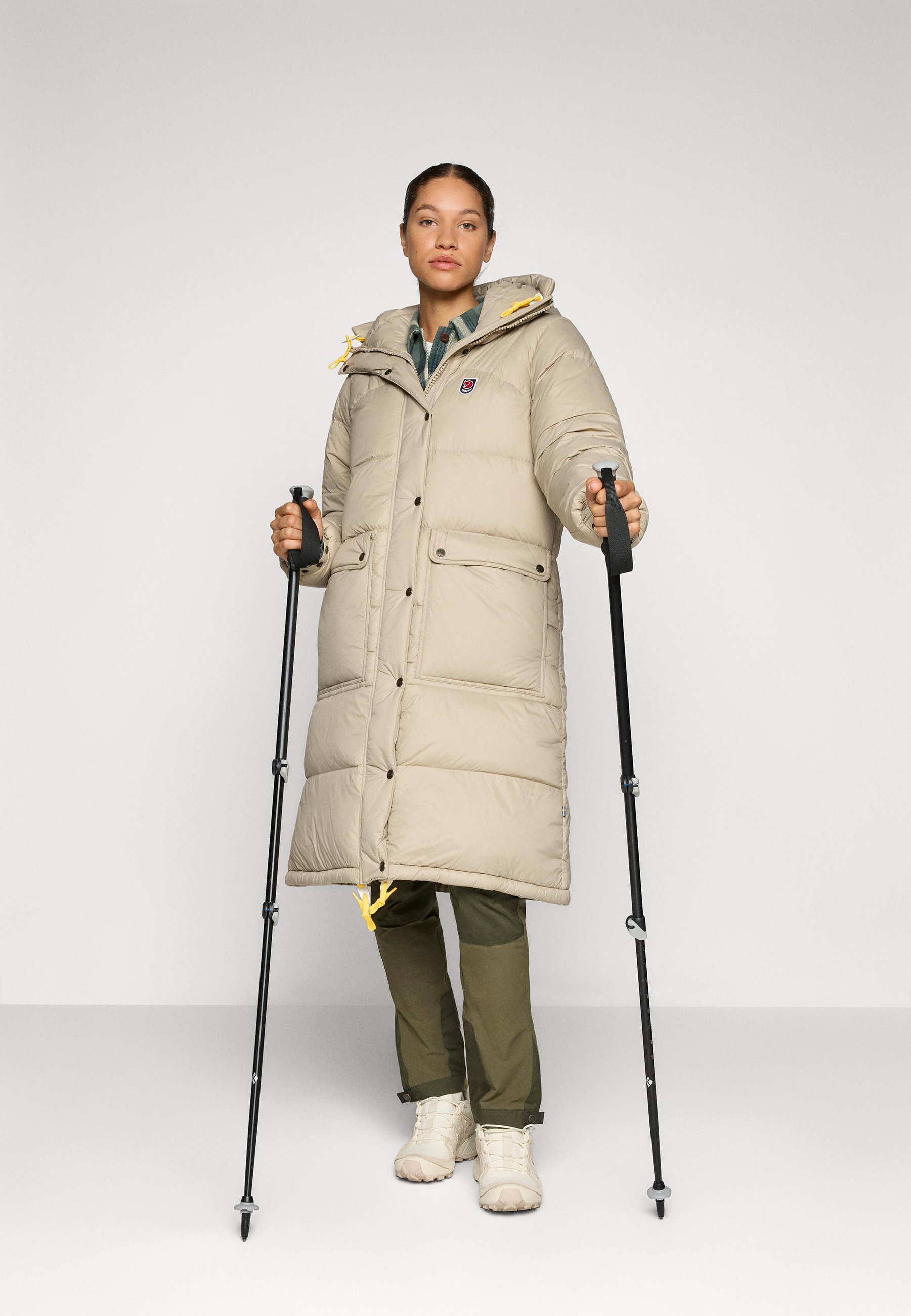 Fjällräven EXPEDITION LONG DOWN PARKA W - Down coat - fossil/beige