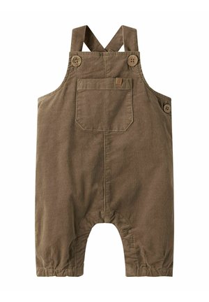 Salopette in velluto a coste marrone con bretelle, grande tasca frontale e dettagli con bottoni; vestibilità ampia alle aperture delle gambe per una maggiore libertà di movimento.