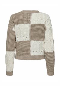 Maglione lavorato a maglia con un design a patchwork in beige e crema, punti testurizzati e una silhouette cropped con maniche lunghe.