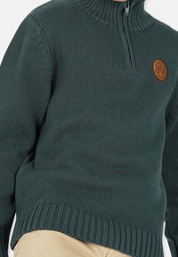 Band of Rascals Sweter