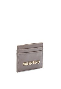 Cardholder din piele gri cu un finisaj texturat, prezentând logo-ul auriu "VALENTINO" și multiple sloturi pentru carduri pe o parte. Formă compactă rectangulară.