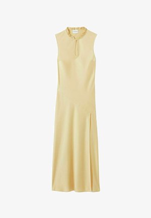 Robe sans manches jaune en tissu lisse, dotée d'un col froncé, d'une ouverture en forme de trou de serrure, d'une couture diagonale et d'une fente sur le côté pour un meilleur mouvement.