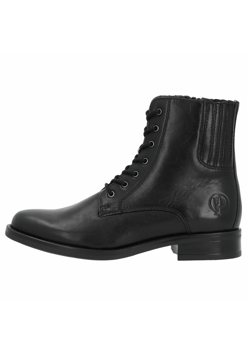 Stivale alla caviglia in pelle nera con finitura liscia, punta rotonda, chiusura con lacci frontale, texture rigata sul retro e tacco basso largo.