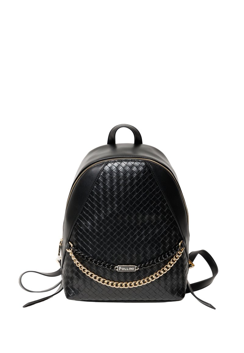 Zaino in pelle nera con texture intrecciata, dettagli in catena oro e nera, chiusura con zip e manico superiore per il trasporto.