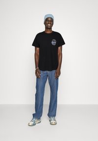 Night Addict Camiseta estampada - black